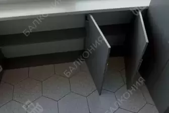 Установка шкафа на балконе