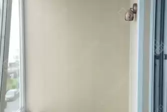 Остекление балкона с отделкой в многоквартирном доме