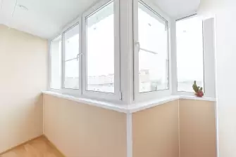 Остекление, утепление и отделка балкона ПВХ