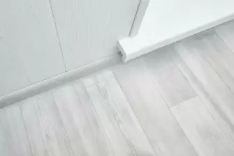 Отделка балкона панелями ПВХ с остеклением Рехау