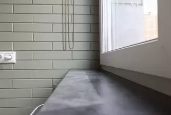 Комбинированная обшивка балкона в Москве