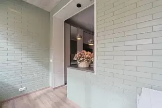 Комбинированная обшивка балкона в Москве