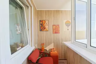 Отделка ПВХ панелями и холодное остекление на балконе