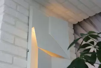 Облицовка П-образного балкона искусственным камнем с утеплением