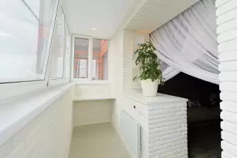 Облицовка П-образного балкона искусственным камнем с утеплением