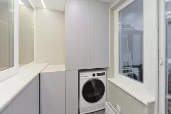  Отделка лоджии ламинатом с боковым окном