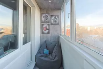 Отделка балкона ламинатом двух цветов