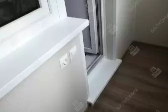 Остекление и отделка эркерной лоджии под ключ