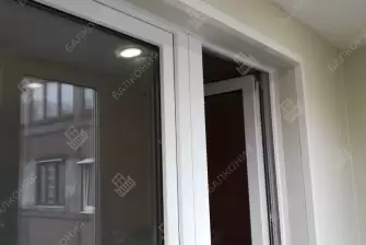 Остекление и отделка эркерной лоджии под ключ