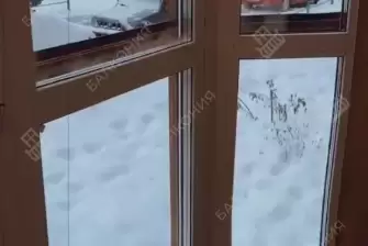 Панорамное остекление балкона и отделка ламинатом и панелями ПВХ