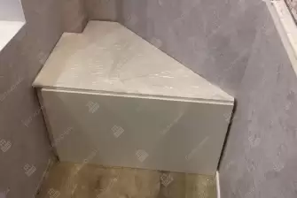 Отделка балкона гипсокартоном и ламинатом с установкой шкафа и тумбы