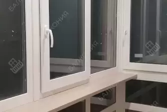 Панорамное остекление с тонировкой и отделка балкона