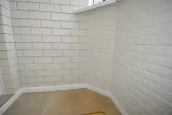 Отделка балкона Лодочка под ключ с холодным остеклением