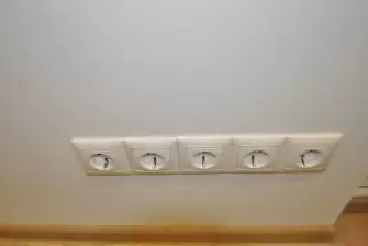 Остекление балкона в серии дома 01-ПЗ с утеплением и отделкой