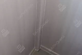 Отделка стен и потолка балкона ПВХ панелями