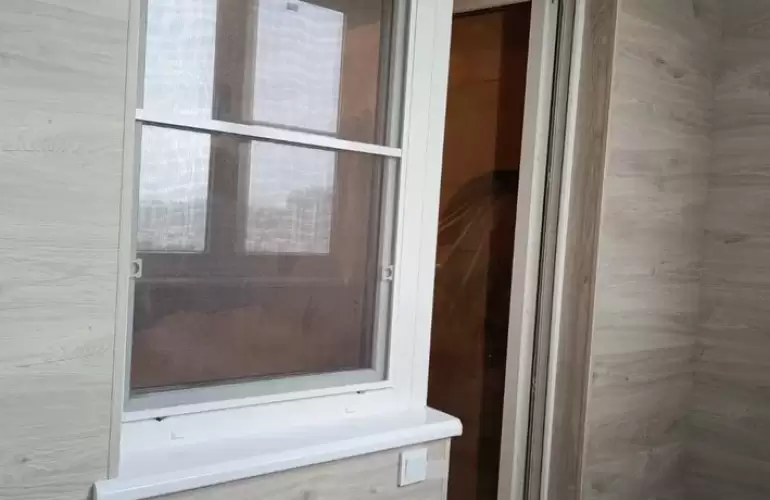 Обшивка лоджии Сапожок кварцвинилом