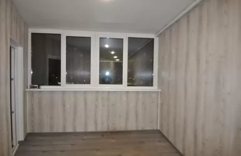 Отделка балкона под ключ с теплым остеклением ПВХ Рехау